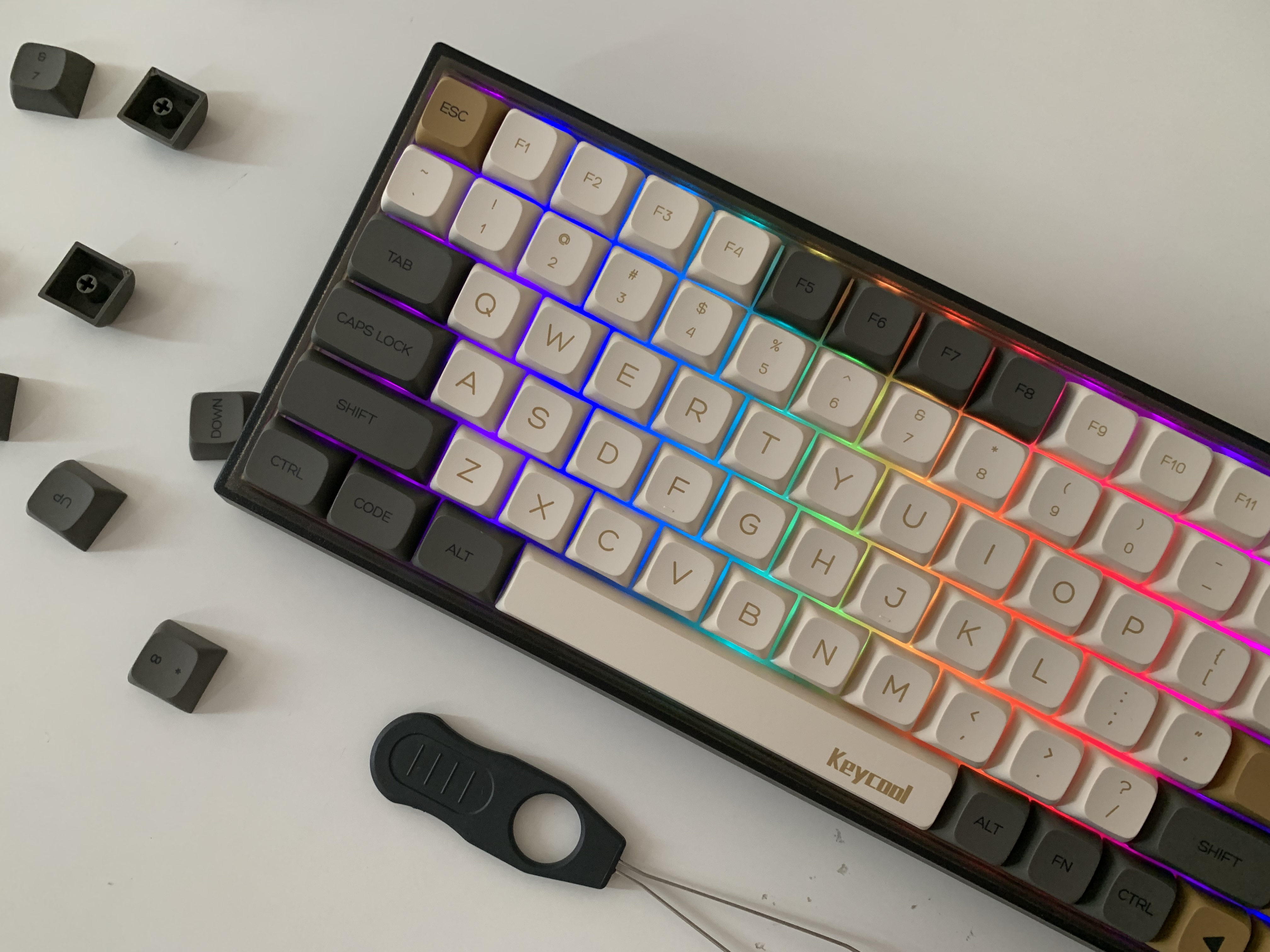 Bàn phím Keycool kc84 Pro Smoke RGB - Hàng chính hãng