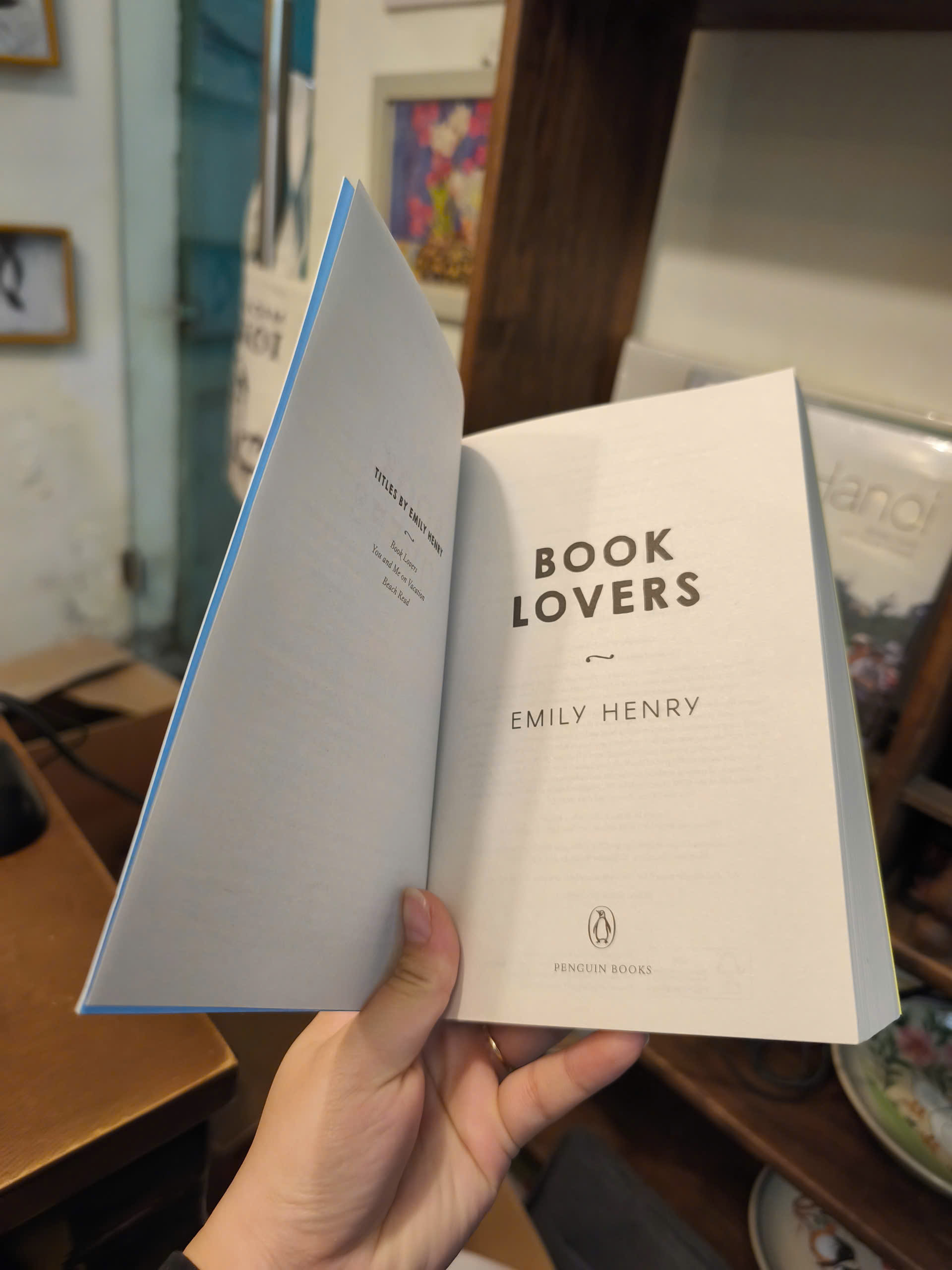 Sách - Book Lovers by Emily Henry - Tiểu thuyết tiếng Anh/Novels/Fiction in English