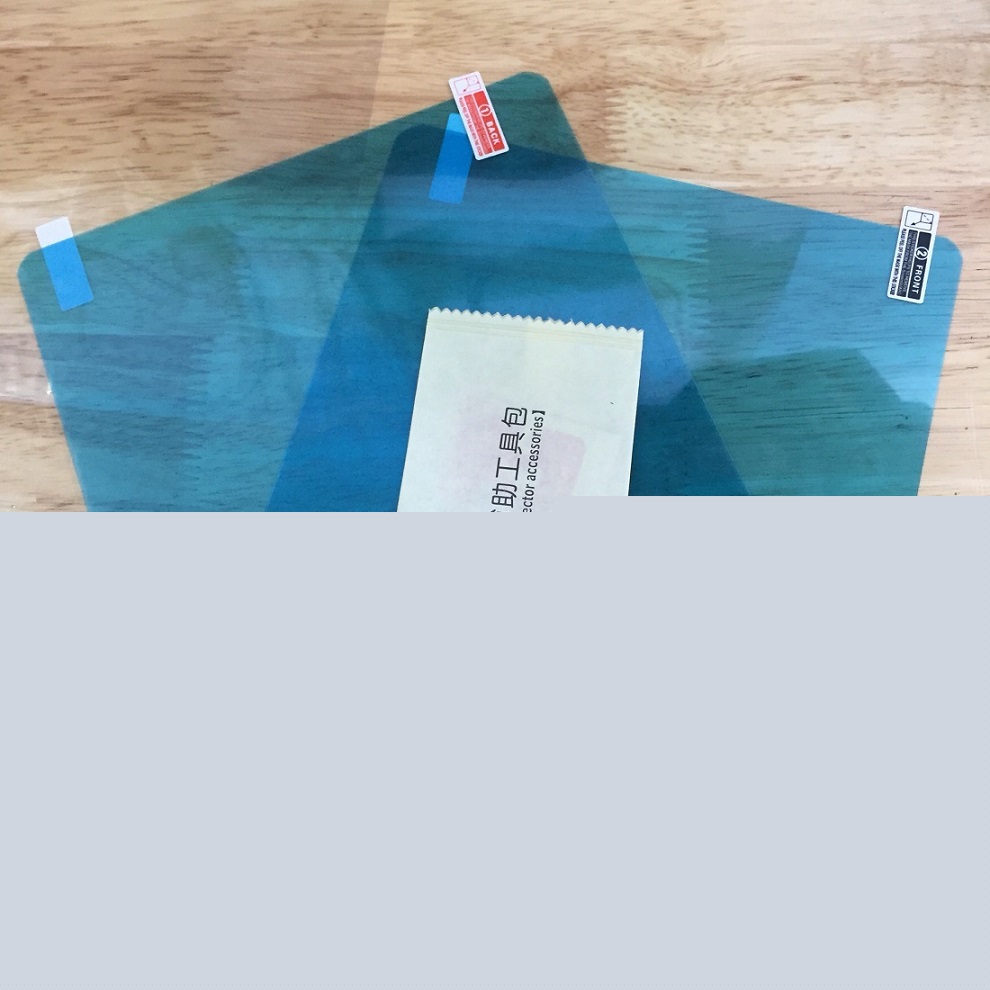 Miếng dán gương chống nước trên cửa kính ô tô