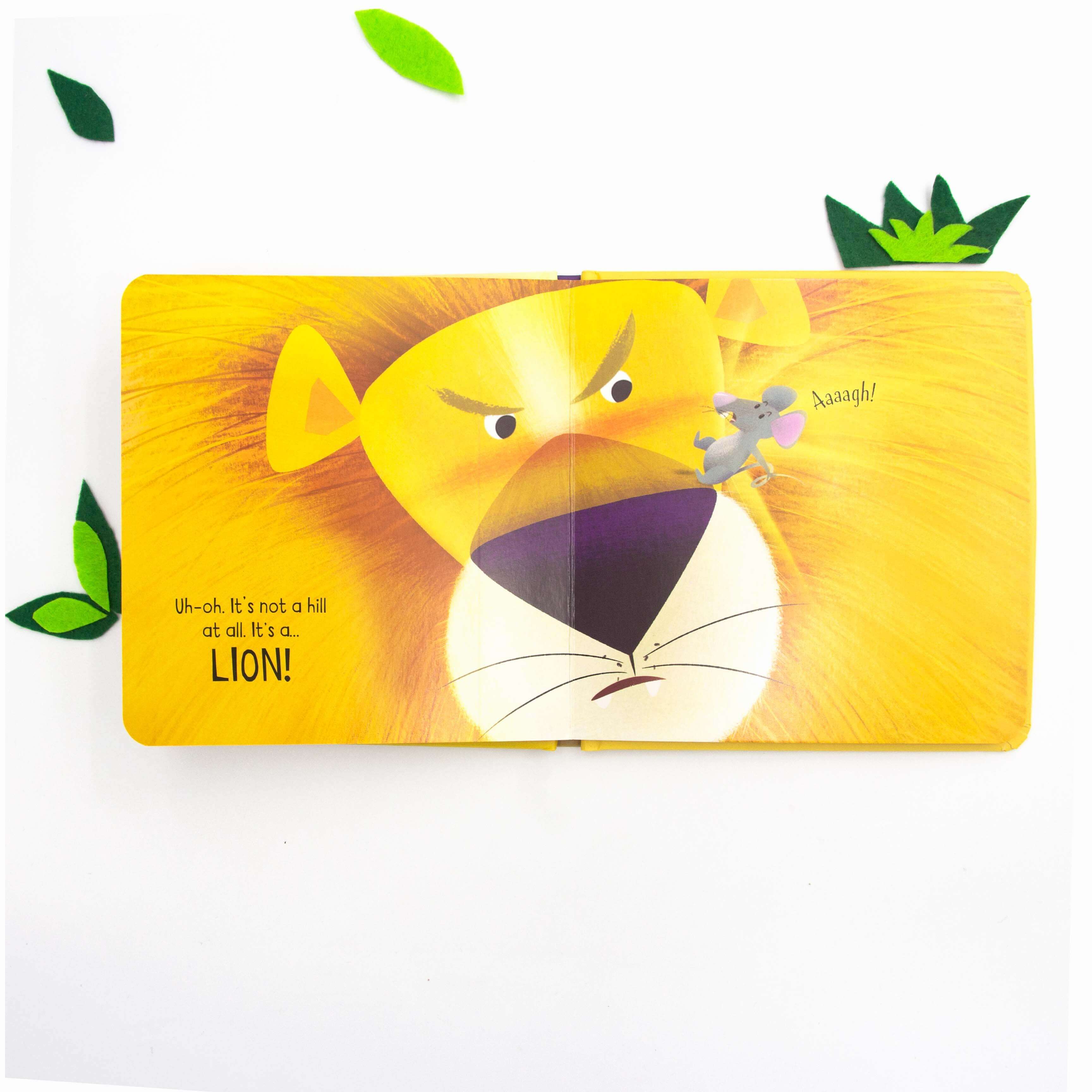 Little Board Books: The Lion and the Mouse - TRUYỆN TRANH TIẾNG ANH CHO BÉ
