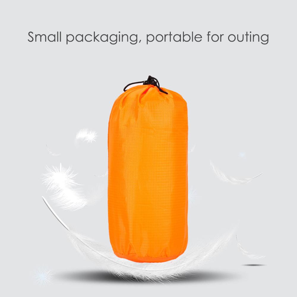 Đệm hơi có miếng lót ngủ khi đi dã ngoại