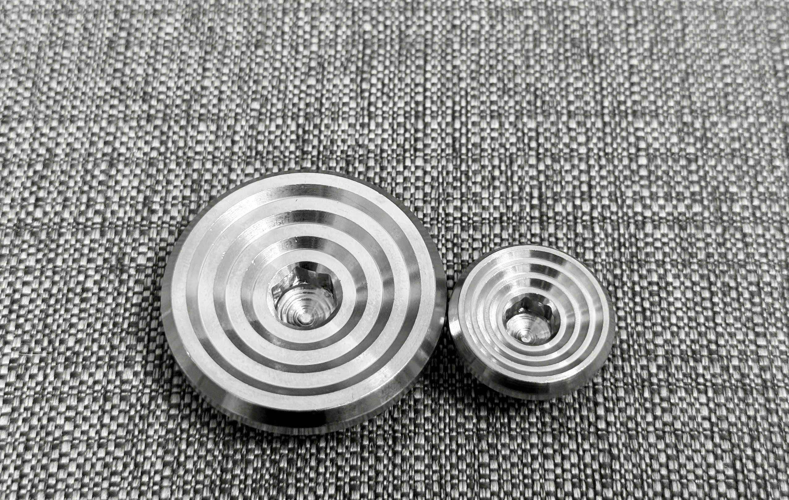 Ốc mâm lửa thái inox 304 gắn cho xe Honda và Yamaha