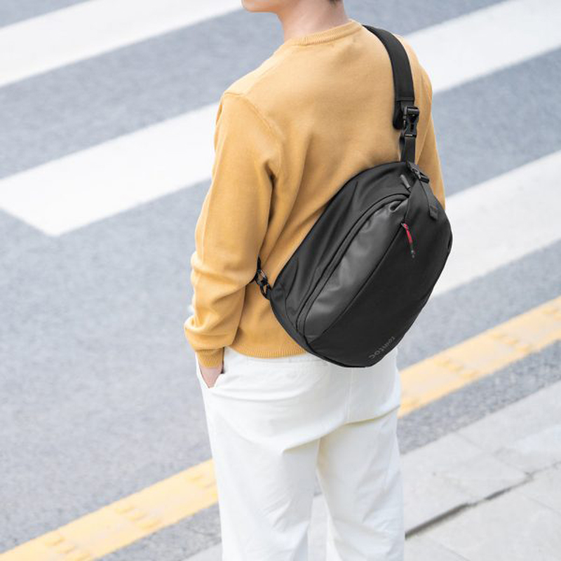Túi đeo vai chính hãng TOMTOC dòng Meta/Oculus Quest 2 Sing Bag-A0530D1