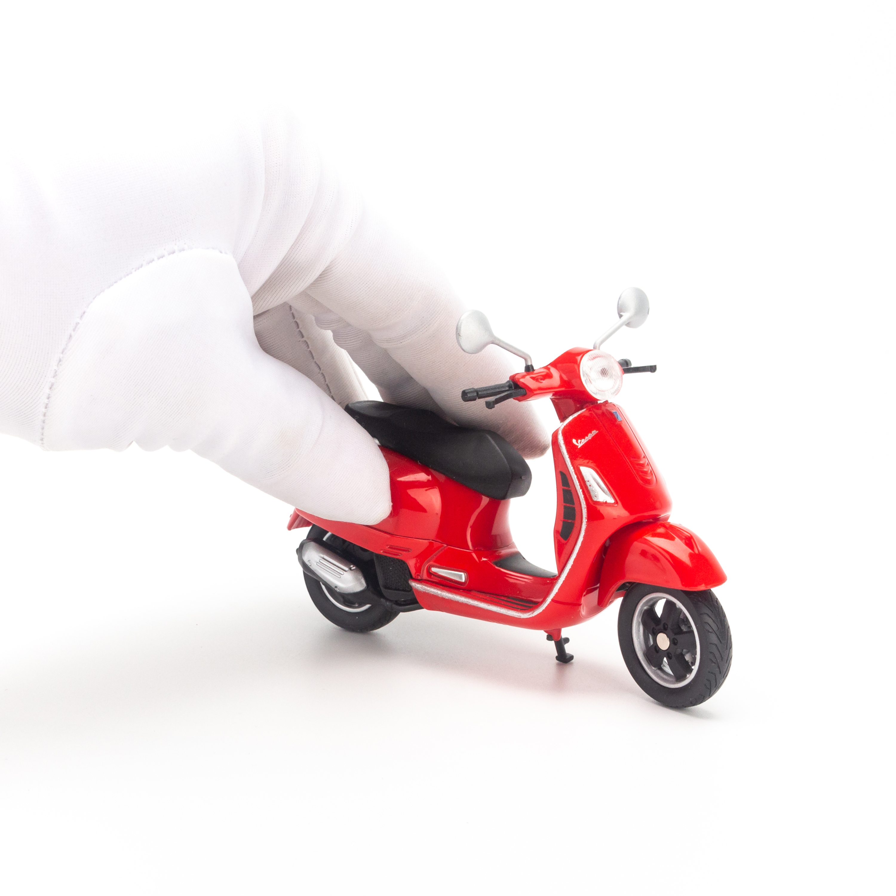 Mô hình xe Vespa GTS 125cc 2017 1:18 Welly - 12851PW