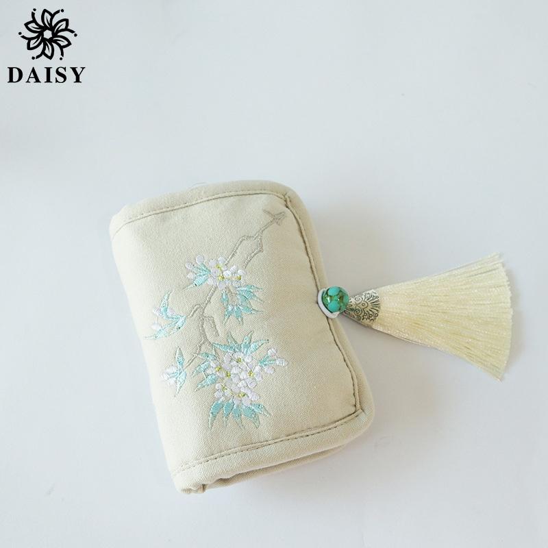 Ví ngắn cầm tay vải thêu tay tinh tế Phong cách cổ trang Ví tiền nữ thêu hoa mai Bóp đựng tiền, thẻ Daisy