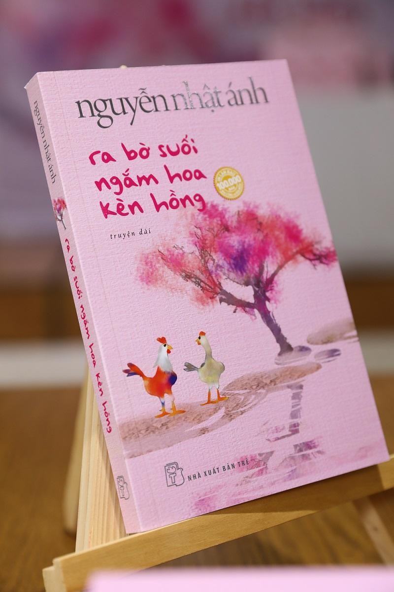 Sách Ra Bờ Suối Ngắm Hoa Kèn Hồng - Tặng Kèm Bookmark Bồi Hai Mặt + Thiệp Trái Tim In Bài Thơ Của Tác Giả