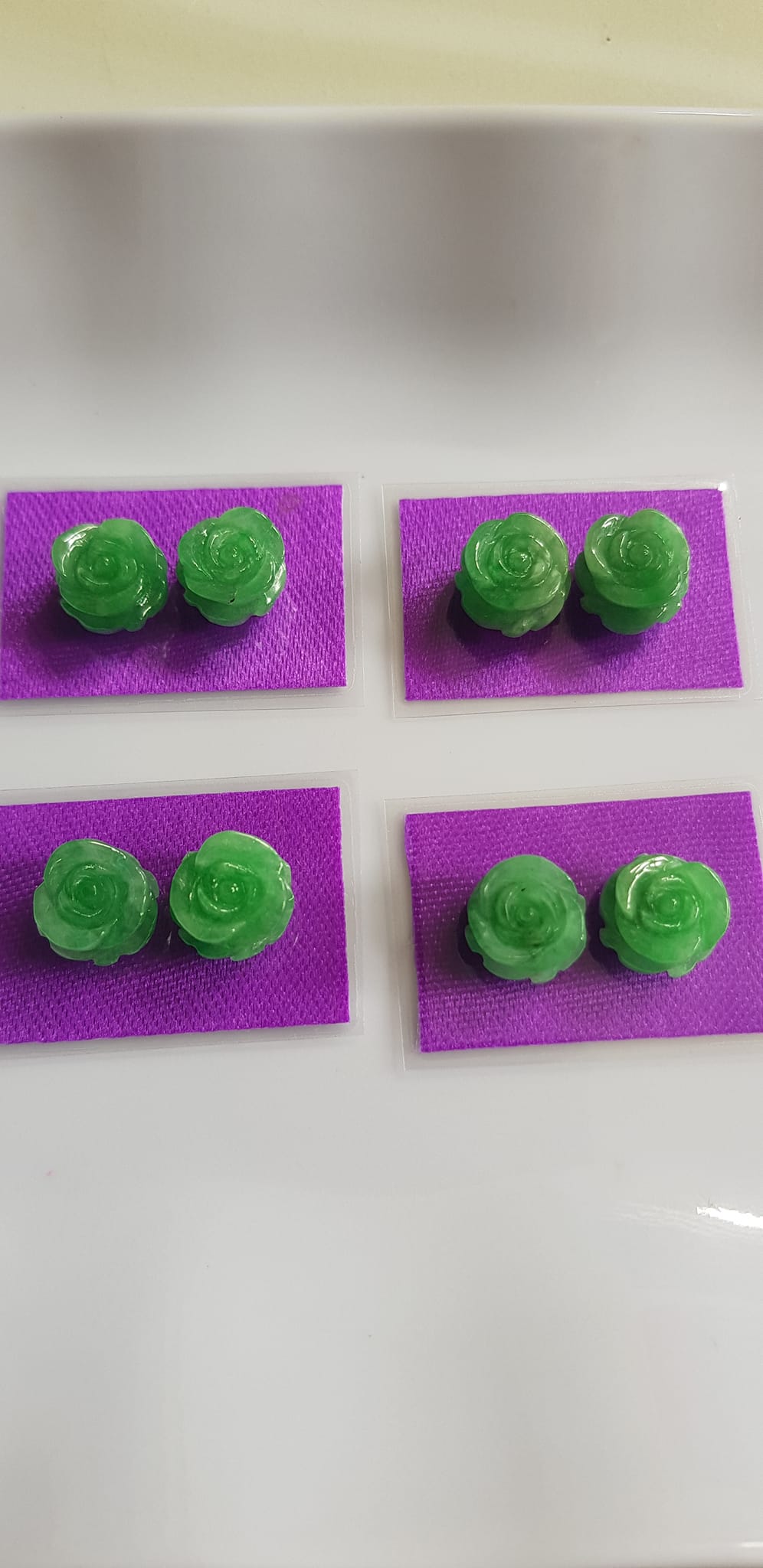 Đôi bông tai mới bông hồng nổi cao sịn đẹp xanh Ngọc tươi size đk 9,5mm x Cao 5mm Chất liệu đá ngọc cẩm thạch tự nhiên xanh ngọc tươi đều sịn bóng mượt đẹp nữ về bọc vàng lên đeo sang lắm ạ