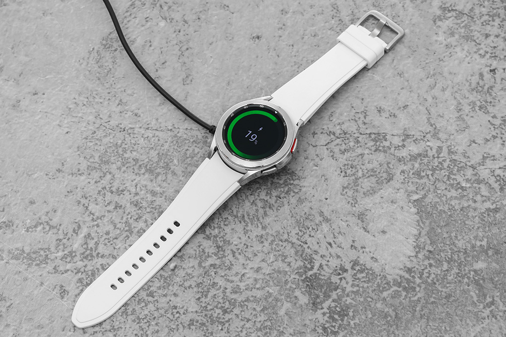 Đồng hồ thông minh Samsung Galaxy Watch 4 Classic GPS 42mm (R880) - Hàng Chính Hãng