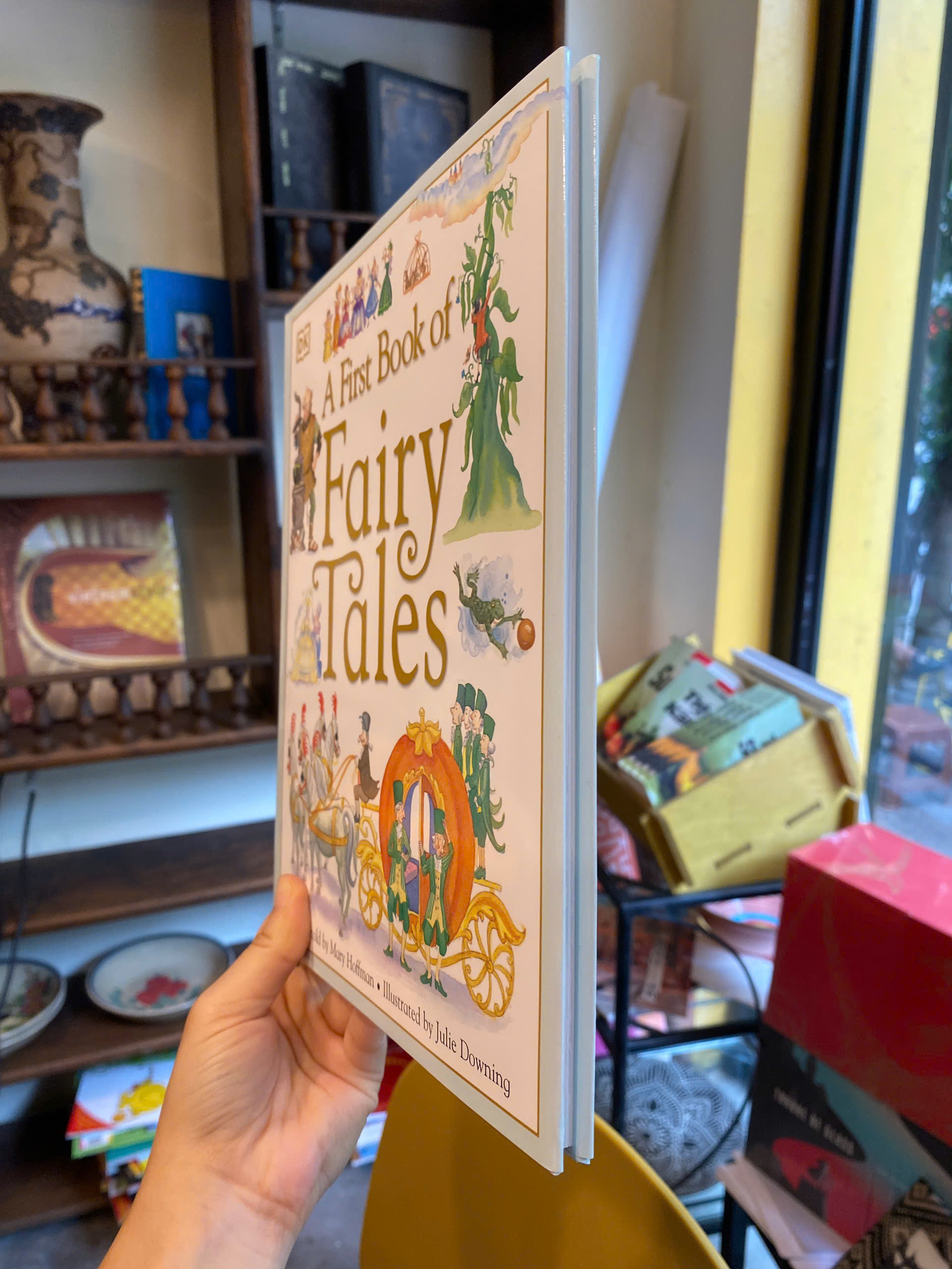 Sách - A First Book of Fairy Tales by Mary Hoffman - Sách Thiếu Nhi / Ngoại văn Nhập khẩu