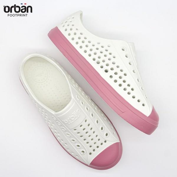 Giày nhựa lỗ nữ đi mưa đi biển Urban - Chất liệu Eva siêu nhẹ, chống nước, giá tốt - Màu Trắng đế hồng