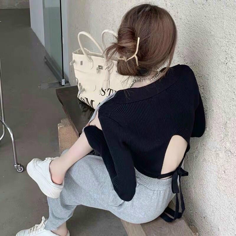 Áo croptop dạng polo tay dài hở lưng chất thun gân siêu sexy