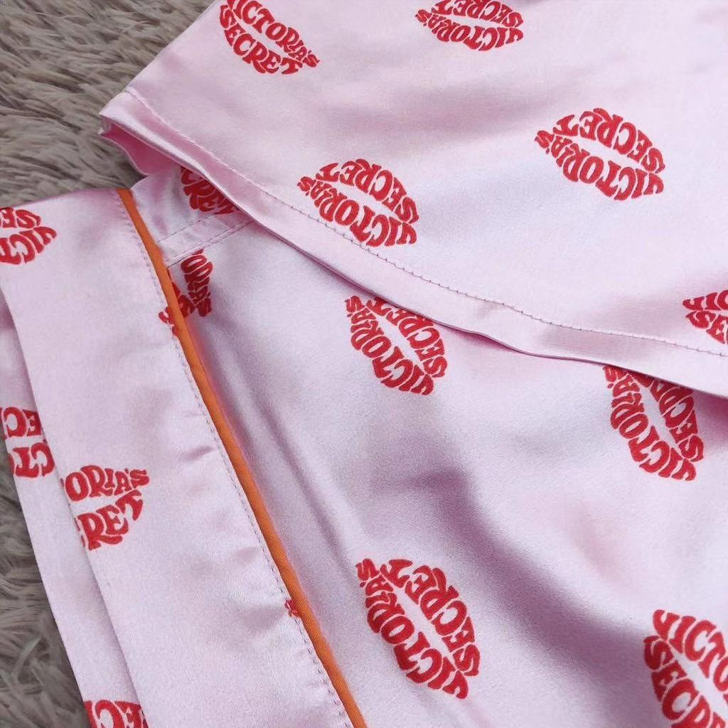 Bộ ngủ mặc nhà lụa pijama lips cộc tay
