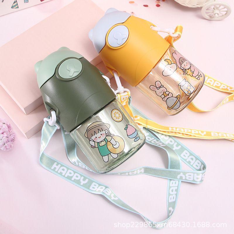 Bình Đựng Nước Ngộ Nghĩnh 650ML Tích Hợp Ống Hút Có Quai Đeo Tặng Kèm Sticker Đáng Yêu