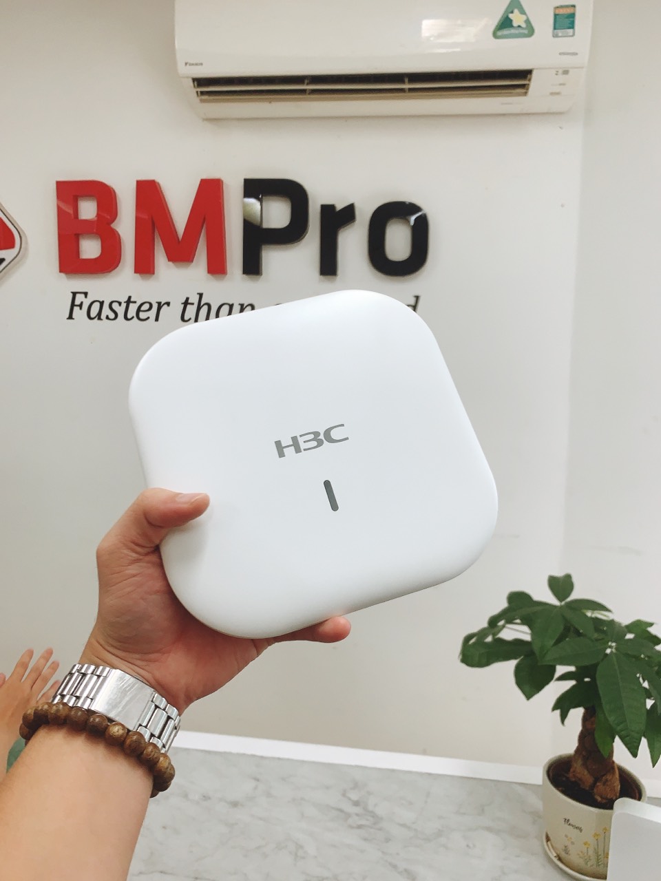 Bộ Phát WiFi 6 H3C EWP-WA6126 Hàng Chính Hãng – Tốc Độ 5375Mbps, Chịu Tải 120 User