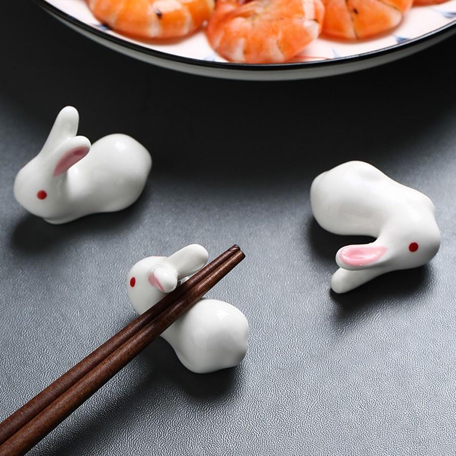 Gác đũa bàn ăn họa tiết thỏ trắng phong cách Nhật Bản cực xinh