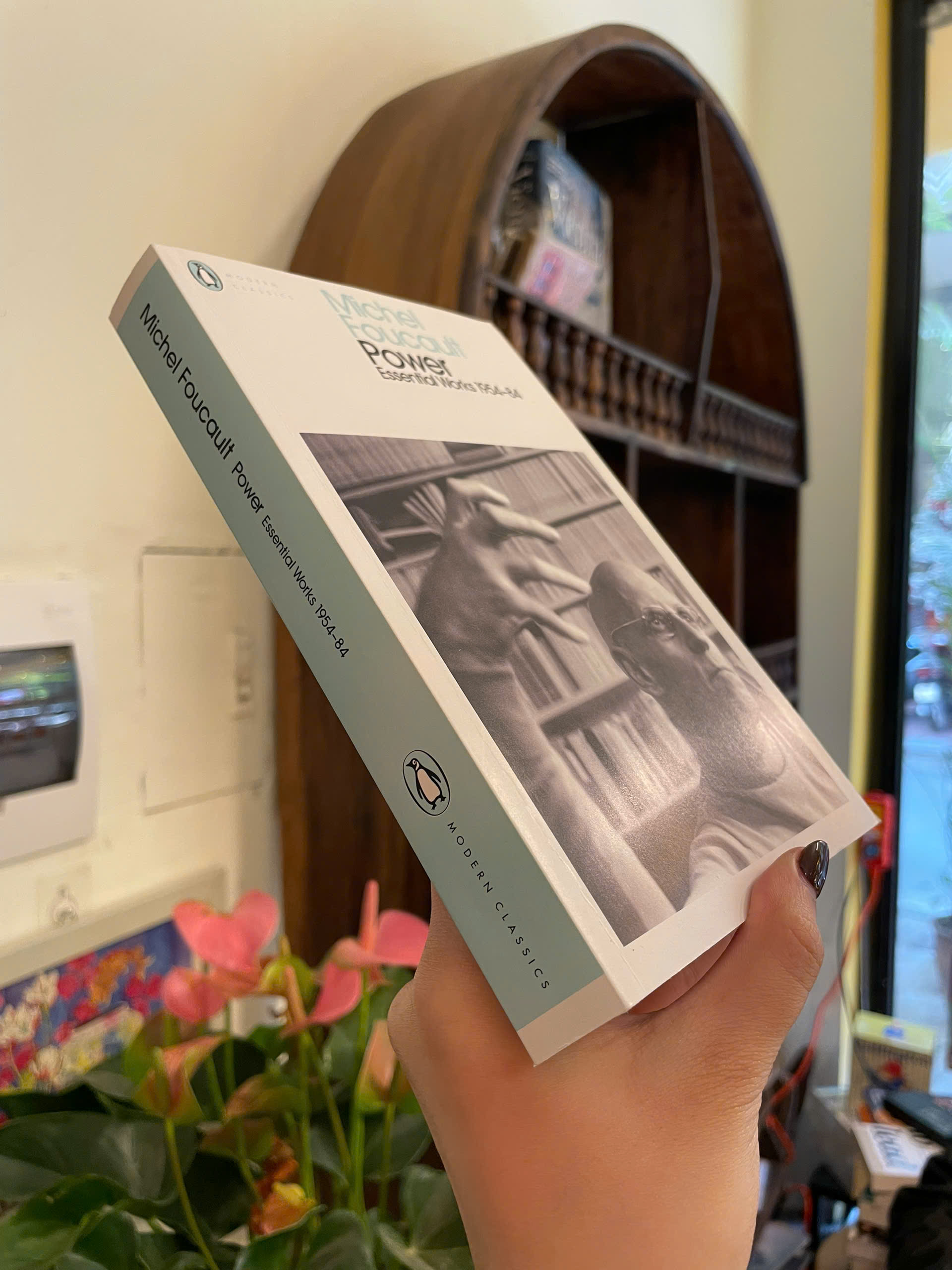 Sách - Power: Essential Works of Michel Foucault 1954-84| Philosophy / Ngoại văn Triết học Nhập khẩu