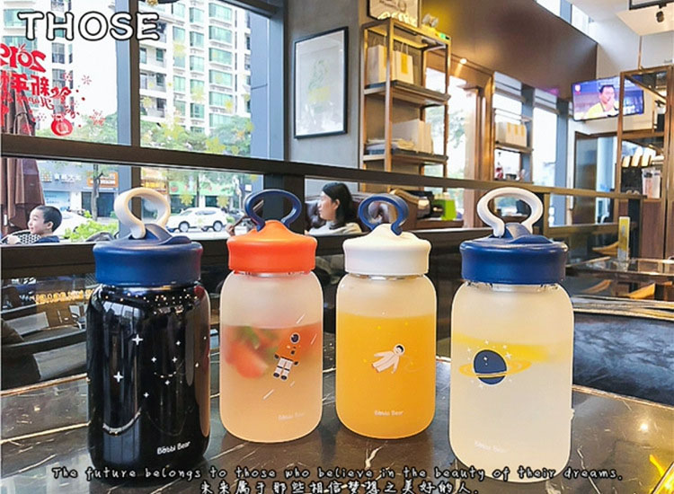 Bình Nước Thủy Tinh Có Ngăn Lọc Dễ Thương