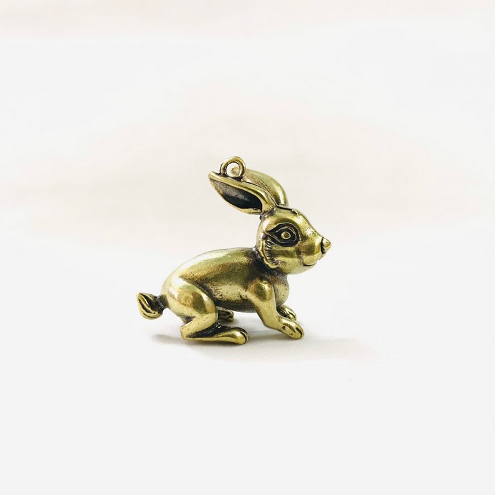 Móc Khóa Tượng Đồng Con Thỏ có kích thước 2.5 x 1.4 x 2.8cm, màu đồng dùng để làm móc khóa, trưng trên bàn, làm quà tặng lưu niệm - TMT Collection - SP005217