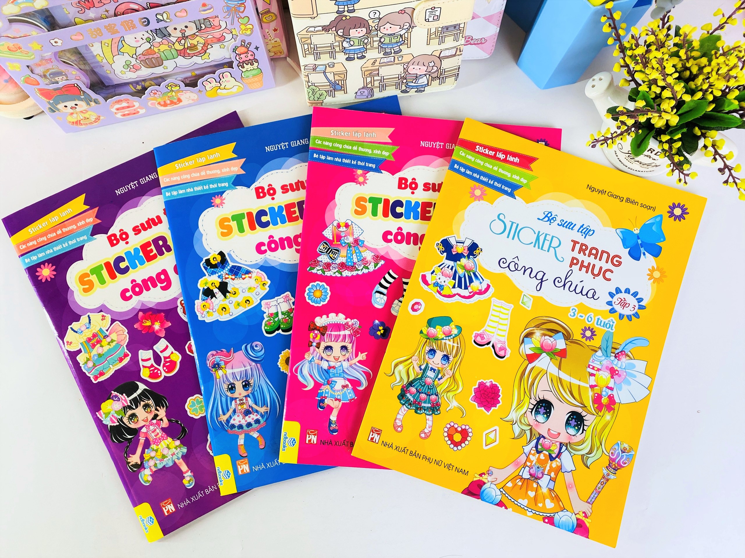 Sách - Combo 4 Cuốn Bộ Sưu Tập Sticker Trang Phục Công Chúa - Ndbooks