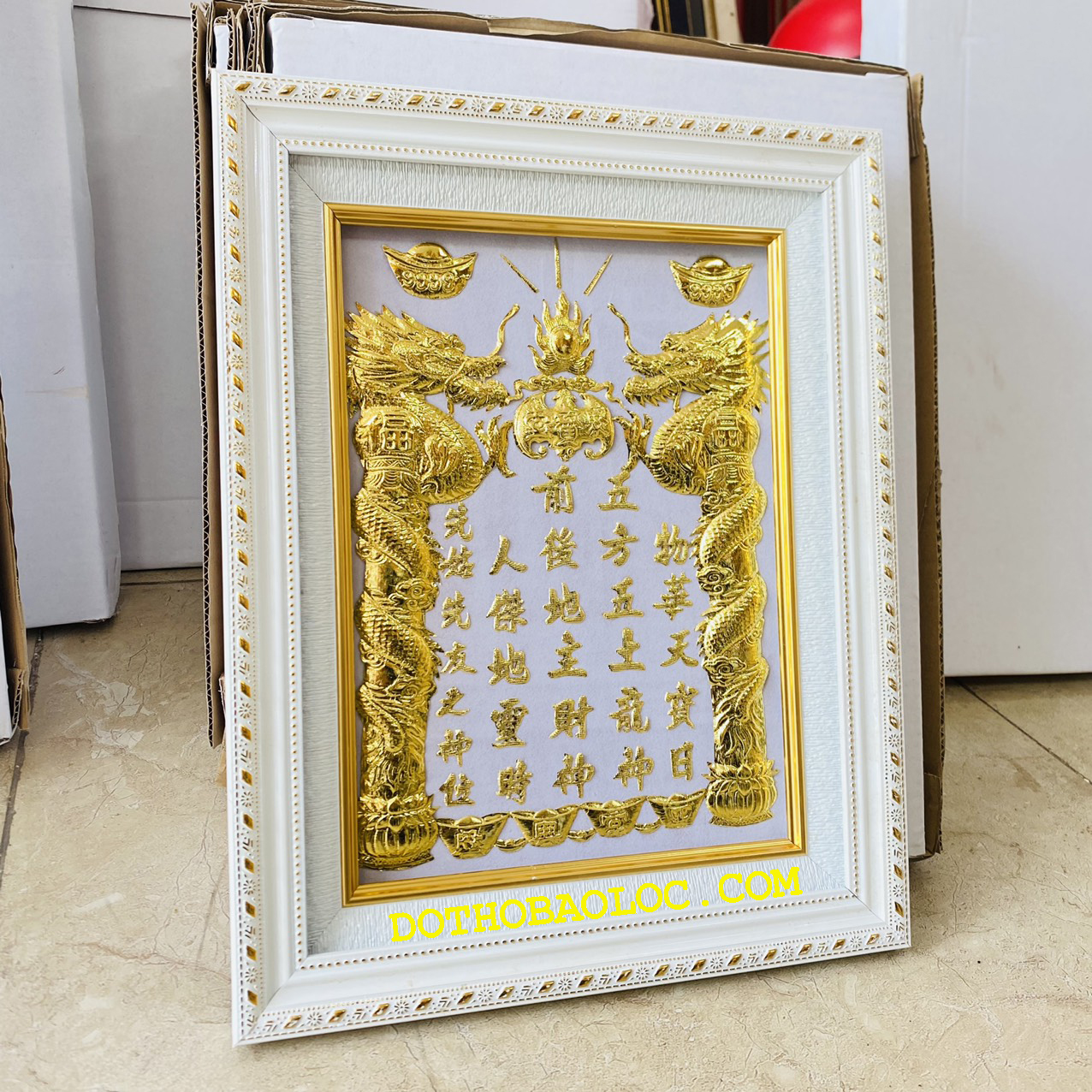 Bài vị Thần Tài Thỏ Địa dát vàng 24 K Cao 60cm x Ngang 42cm – Nền trắng, Có đèn