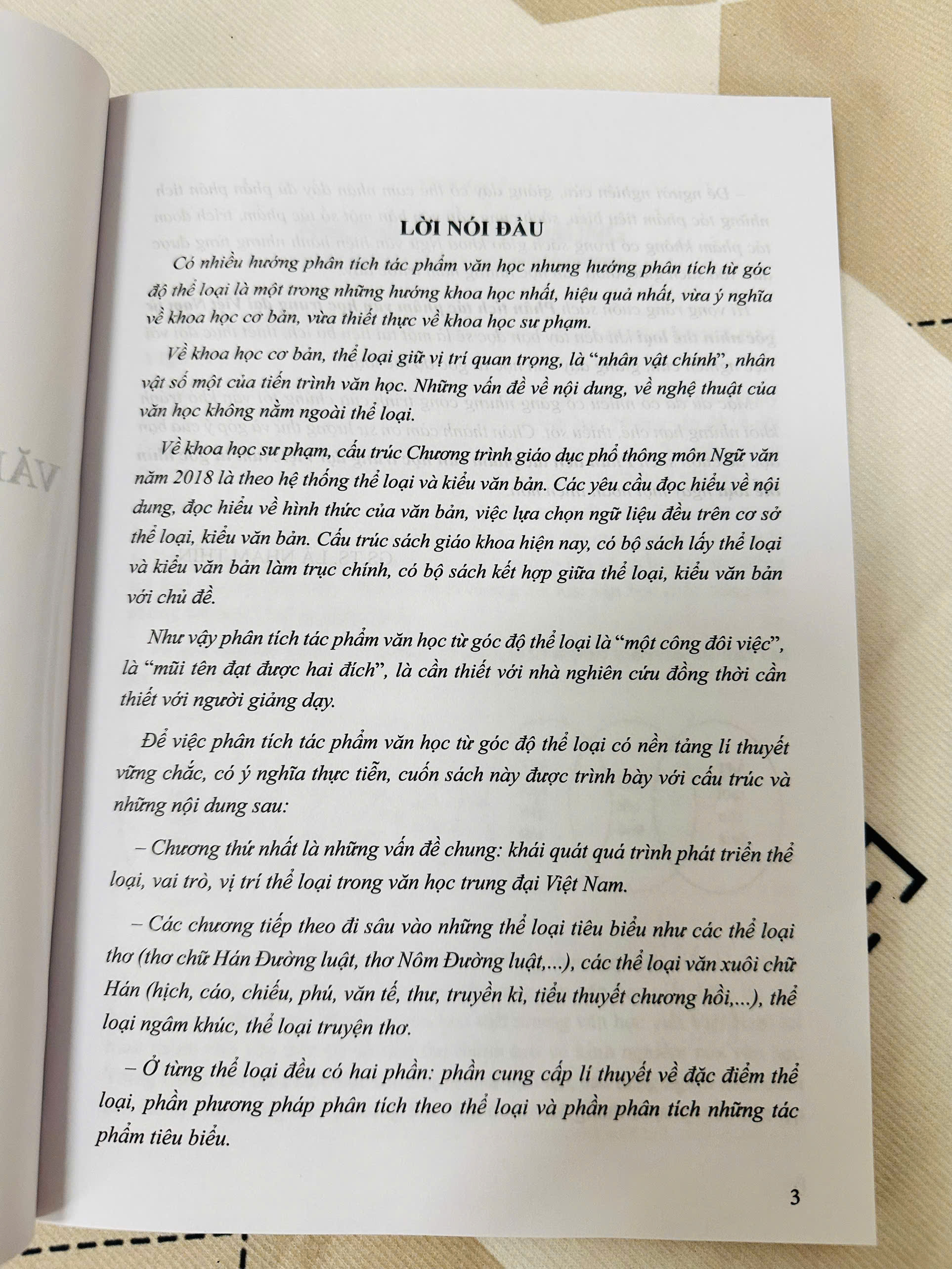 Sách - Phân tích tác phẩm văn học Trung đại Việt Nam từ góc nhìn đến thể loại