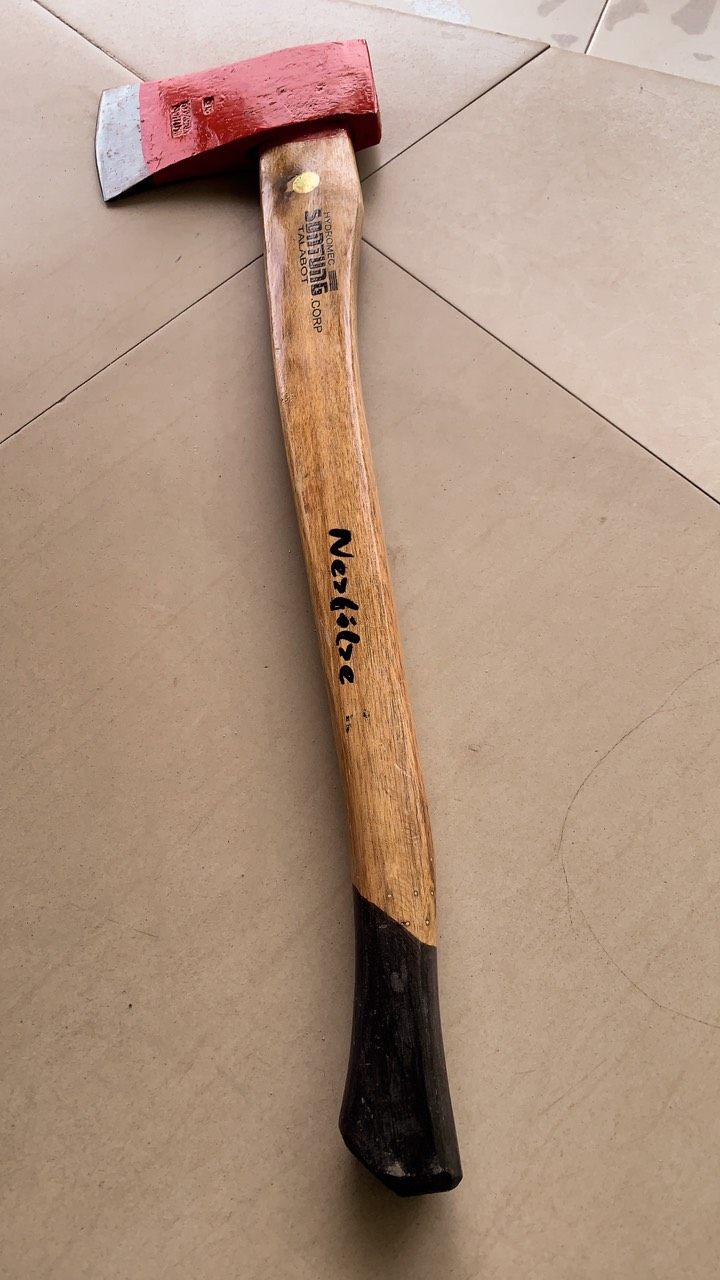 Búa rìu cán gỗ