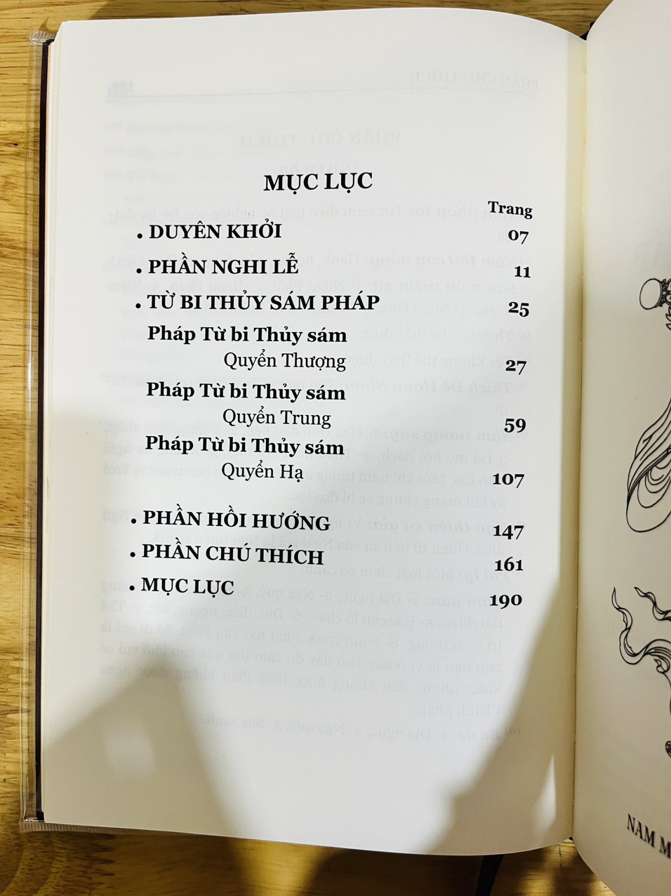 Kinh Từ Bi Thủy Sám Pháp ( Bìa cứng ép kim, bản đẹp giấy chống mõi mắt , khổ 24x16 - tặng bao sách)