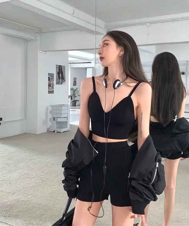 SET ÁO KHOÁC BOMBER CROPTOP LỬNG ĐEN TAY DÀI + ÁO BRA 2 DÂY + QUẦN ĐÙI ÔM BODY NGẮN SHORTS DẠO PHỐ ĐI CHƠI THỂ THAO