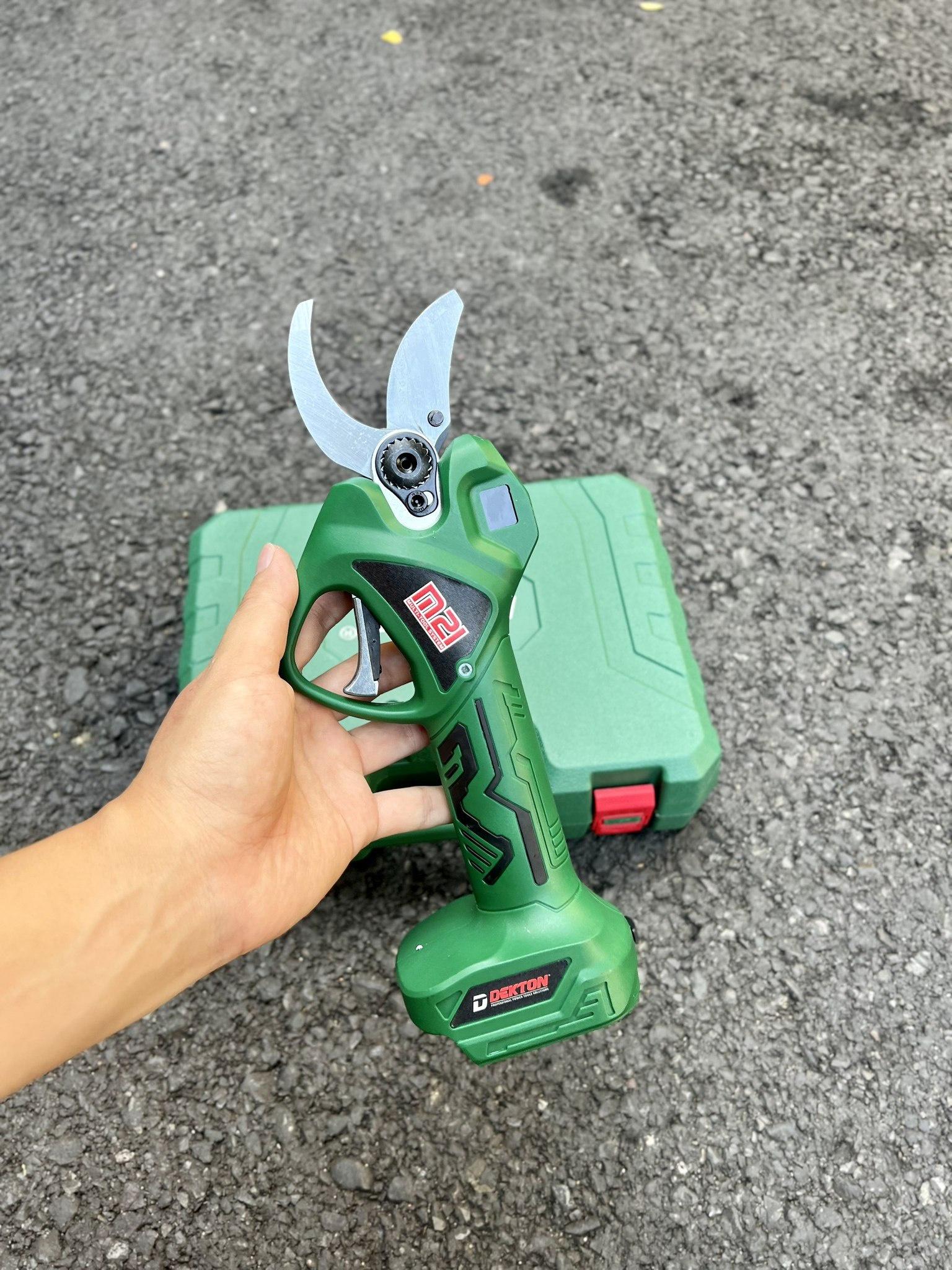 COMBO Máy cắt cành 40mm pin 21V Dekton M21-MCC40 Tặng Lưỡi cắt DK-BL40 - KM_T8 -HÀNG CHÍNH HÃNG