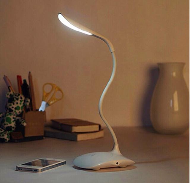 Đèn led cảm ứng để bàn chống cận