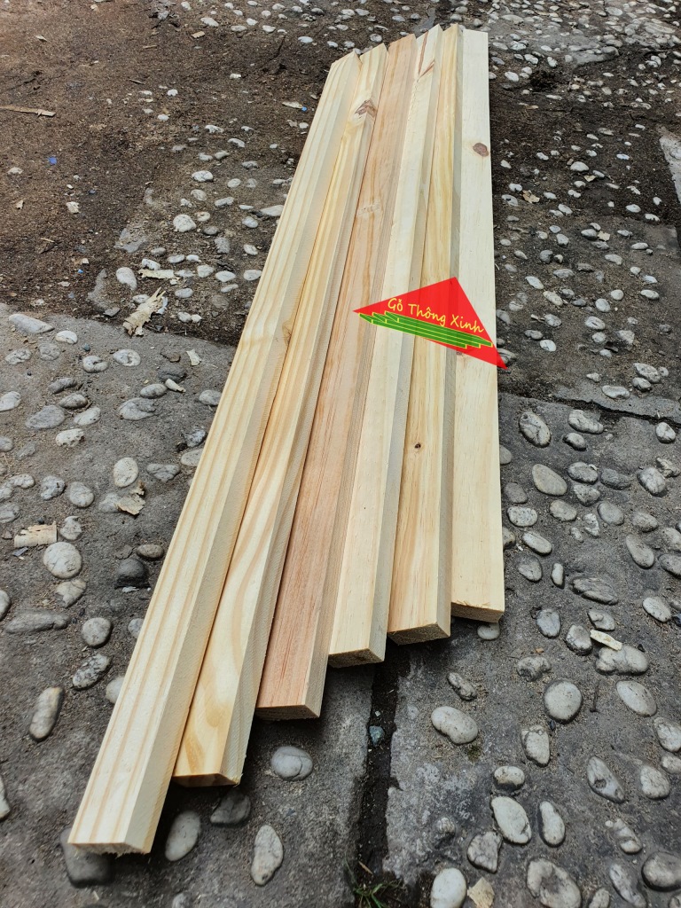 Thanh gỗ thông vuông mới đẹp dài 80cm, rộng 3cm, dày 1.5cm đã bào láng đẹp 4 mặt rất thích hợp làm nẹp, làm khung sườn