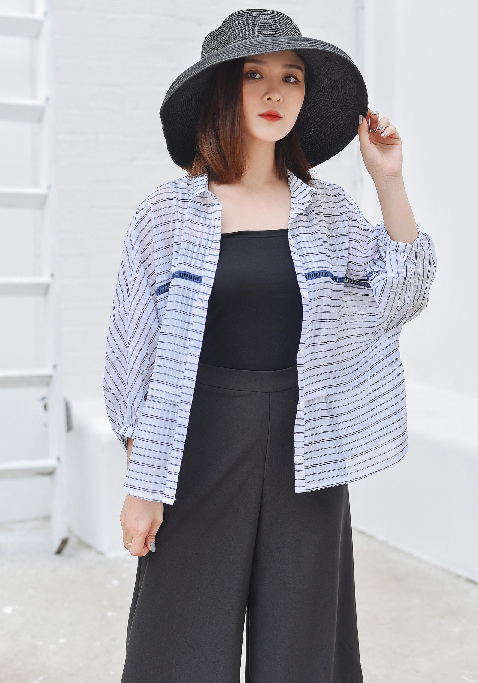 Áo sơ mi caro tay phồng lửng