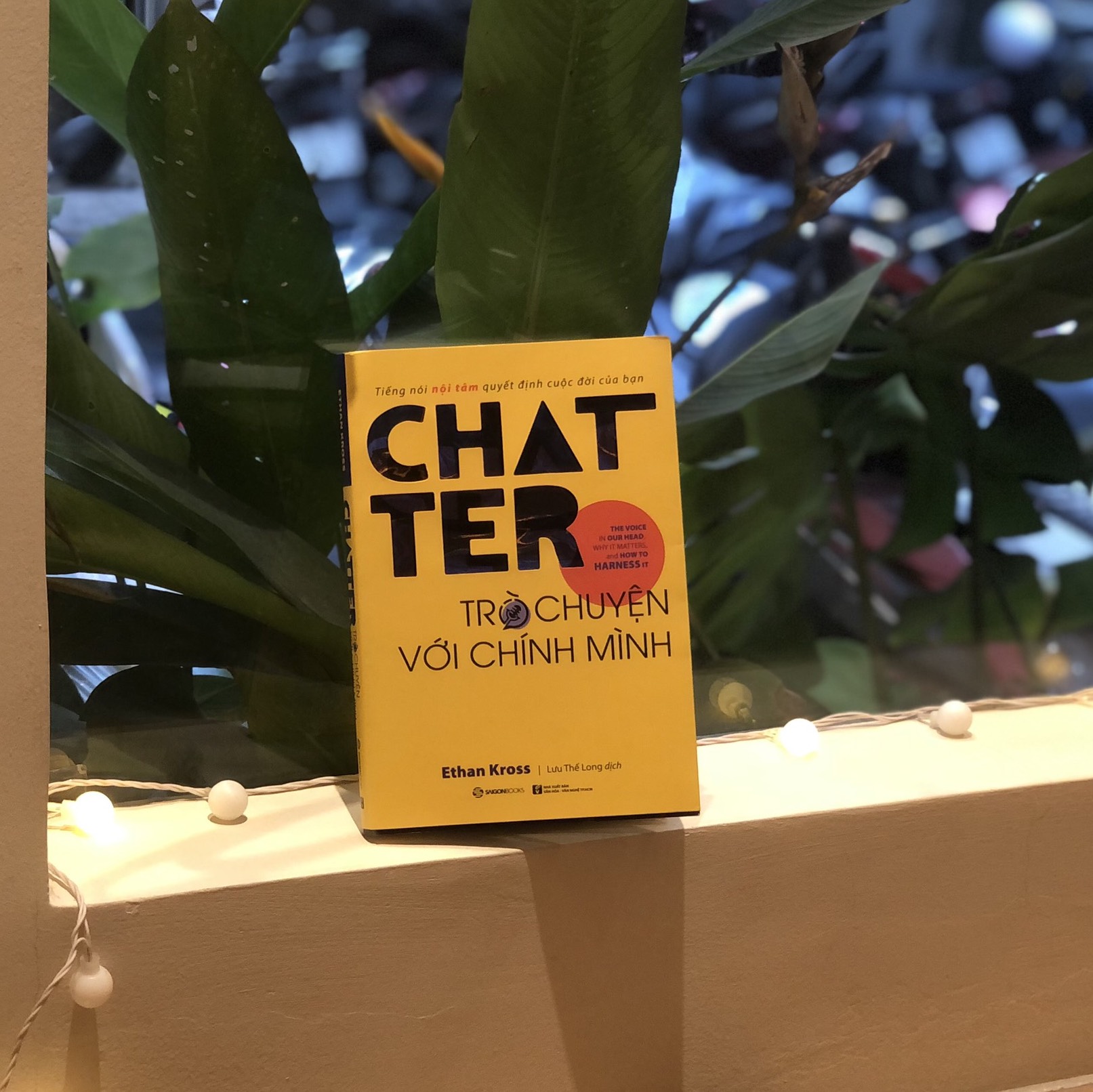 Chatter - Trò chuyện với chính mình: Tiếng nói nội tâm quyết định cuộc đời của bạn (The Voice in Our Head, Why It Matters, and How to Harness It) - Tác giả: Ethan Kross