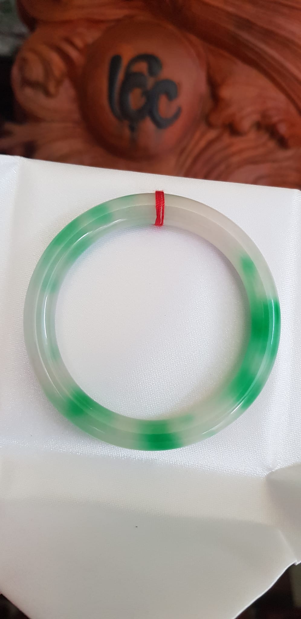 Vòng tay nữ đá Cẩm Thạch tự nhiên mới TR LÝ A Sịn 52mm x chột 8mm Vòng màu trắng vân xanh lý bóng đẹp nữ 50kg - 54kg đeo ạ