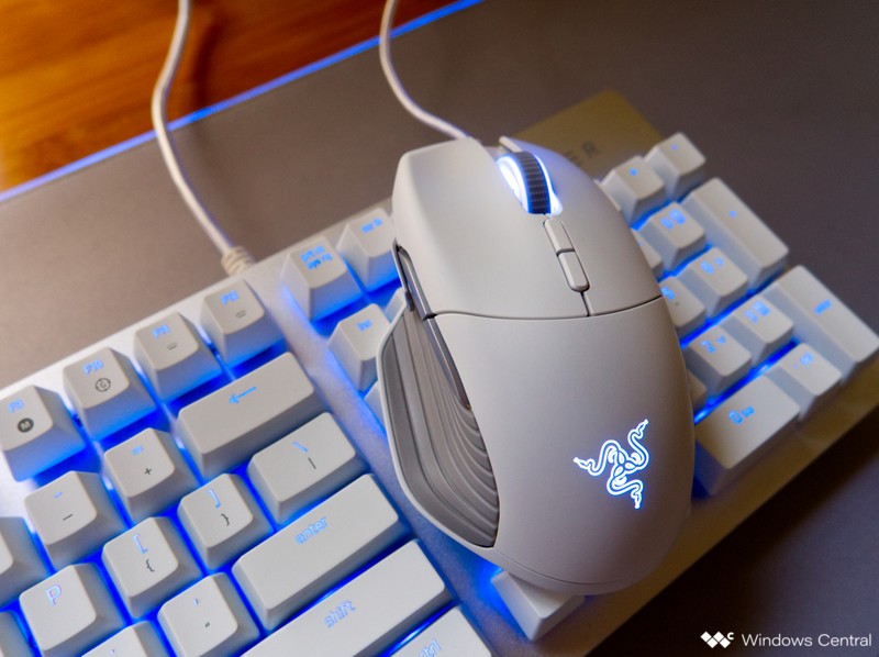 razer basilisk mercury white