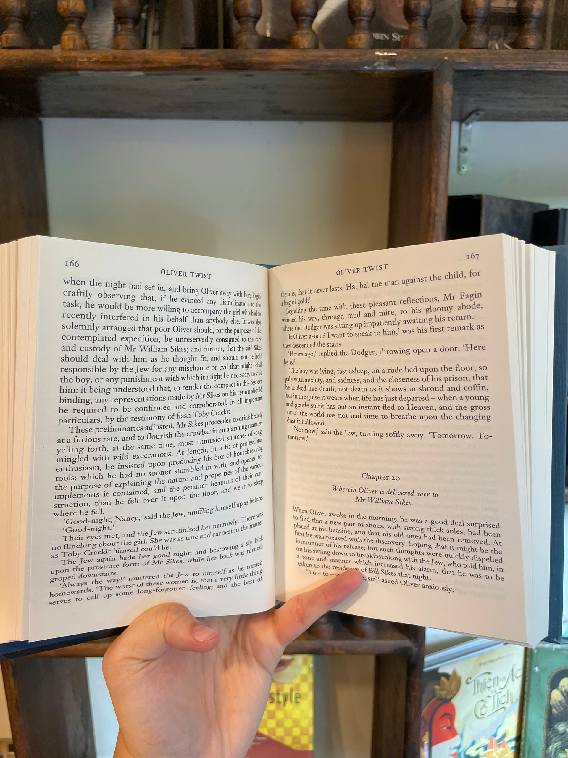 Sách - Oliver Twist by Charles Dickens - Classics/Fiction/Historical Fiction book in English