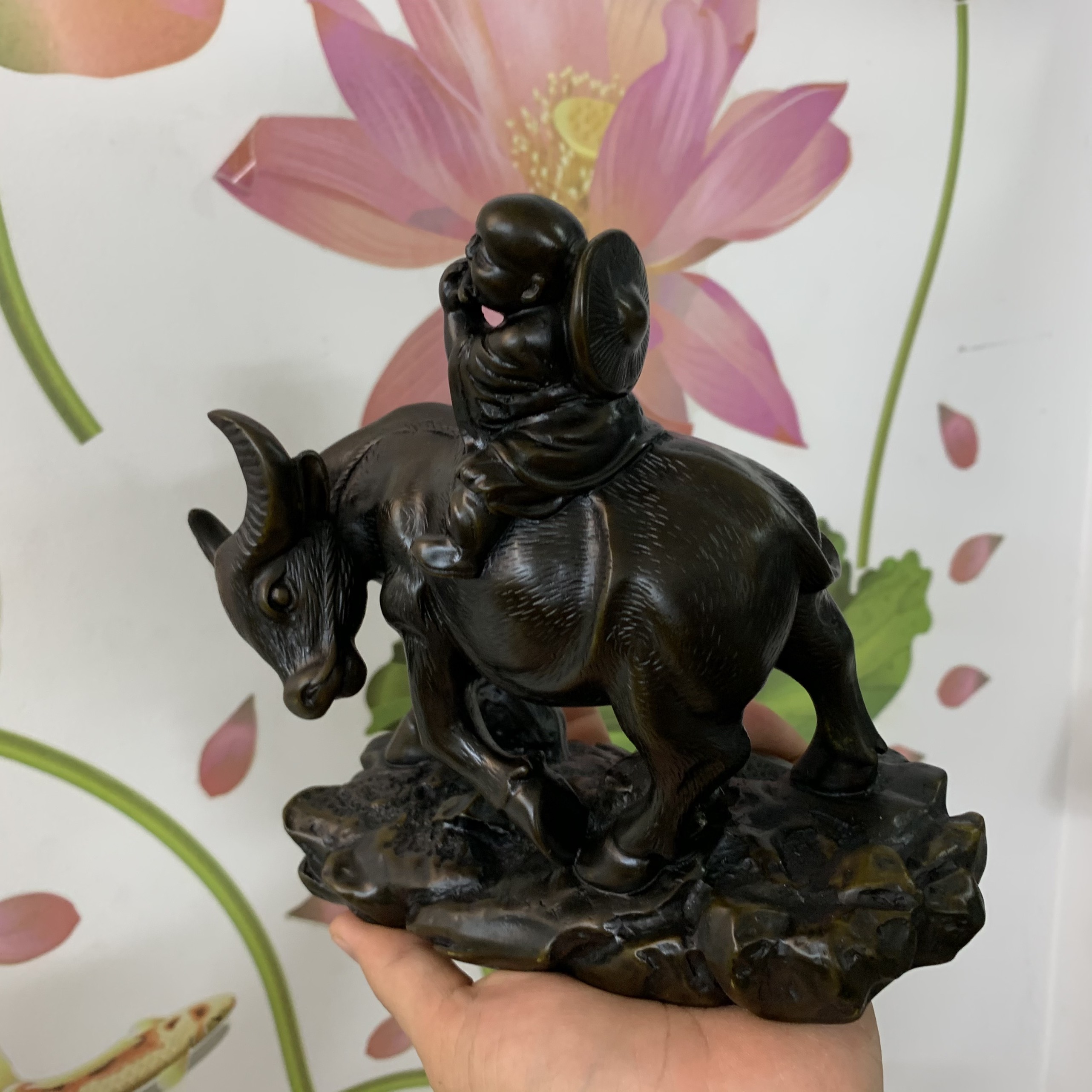 Tượng đá trang trí mục đồng cưỡi Trâu phong thủy có đế- Chiều cao 17cm - Màu Nâu Đen - Đá Composite
