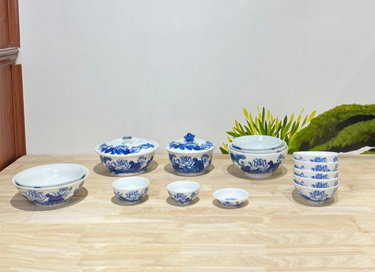 BỘ BÁT ĐĨA MEN LAM VẼ SEN .