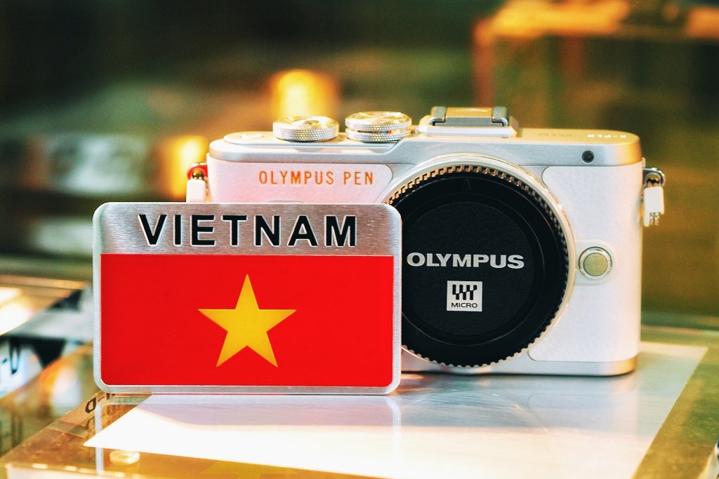 Tem nhôm cờ Việt Nam trang trí xe cá tính độc đáo
