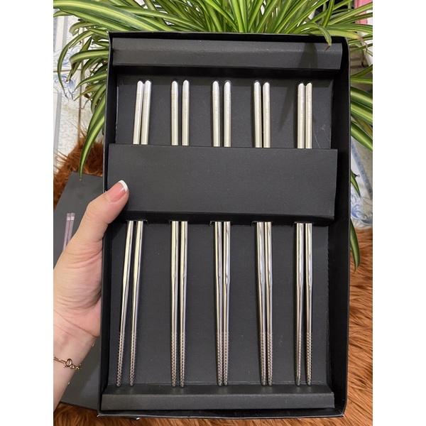 Hộp set 5 đôi đũa inox của Đức