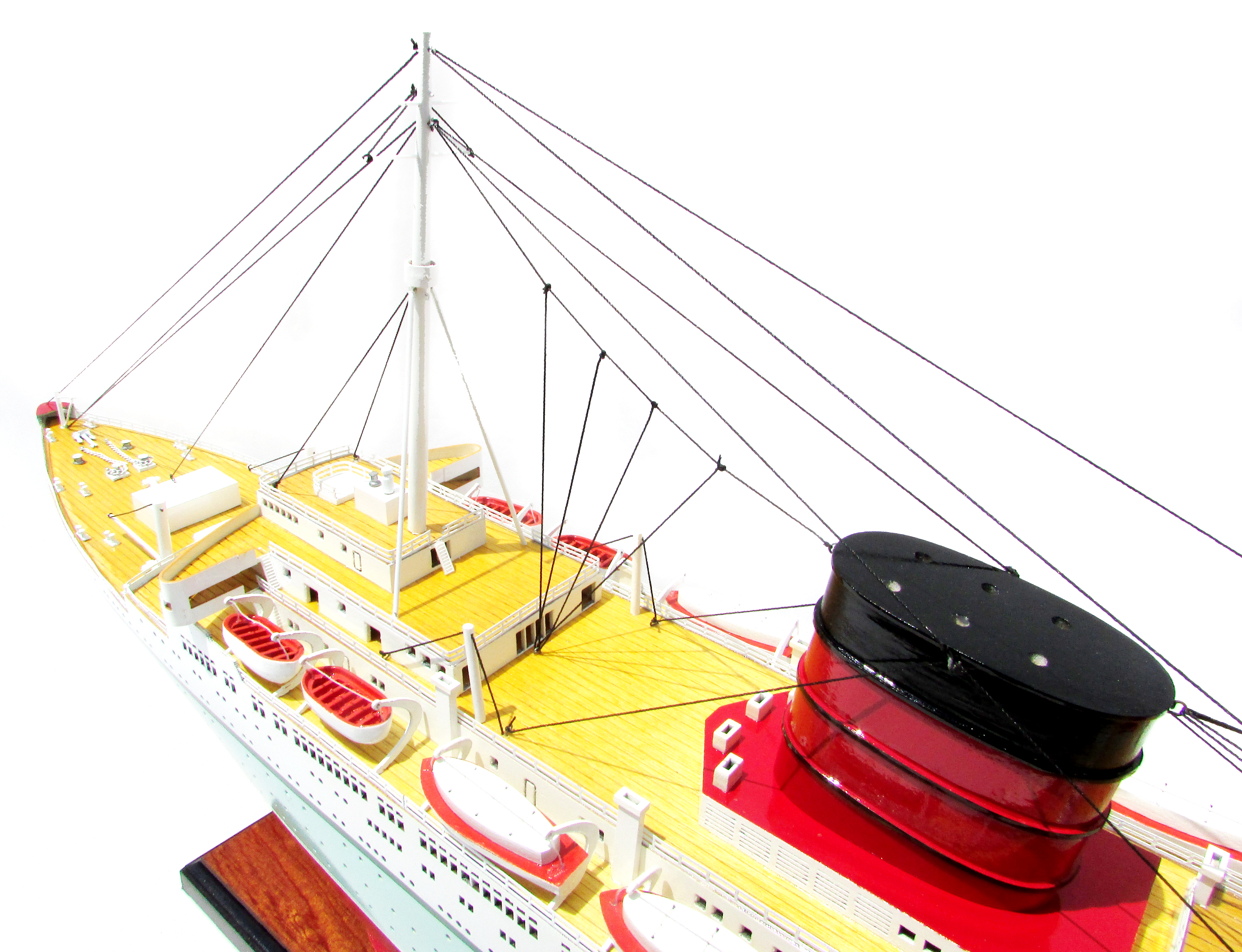 Thuyền gỗ trang trí RMS CARONIA