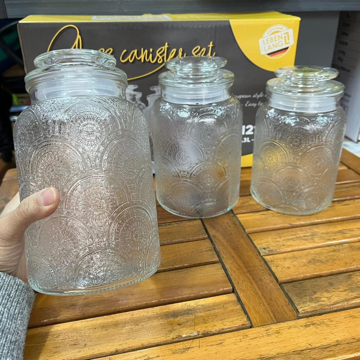 Bộ 3 Hũ Thủy Tinh Đựng Thực Phẩm Lê Bên Làng LBL1210, Nắp Kín, Hoa Văn, Dung Tích 1L, 1.3L, 1.5L