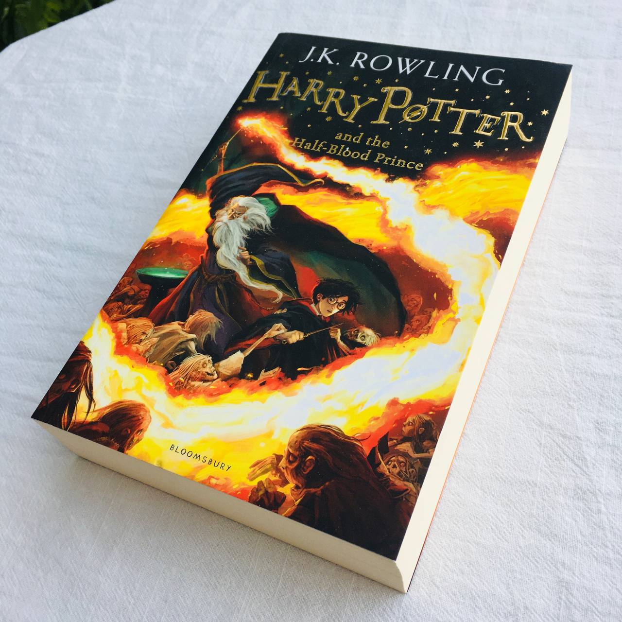 Harry Potter Part 6: Harry Potter And The Half-Blood Prince (Paperback) (Harry Potter và Hoàng Tử Lai) (English Book)