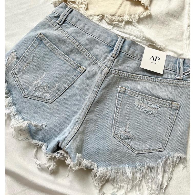 Thun dài tay cổ sơ mi phối túi- Quần short rách lưng thấp