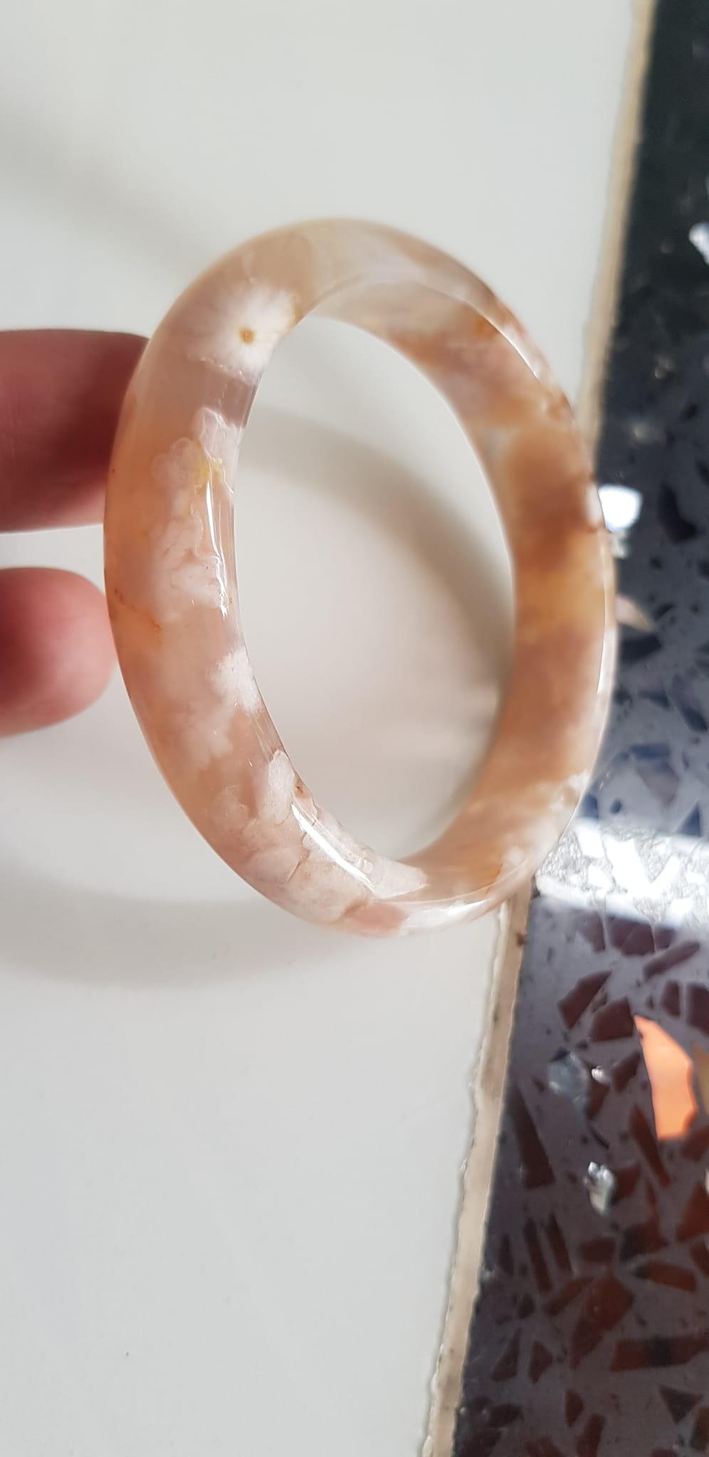 VÒNG Tay Nữ Bản Hẹ Đá Mã Não Bông Hoa Tuyết đều bóng đẹp Vòng Ni 53mm x Cao 12mm x dầy 7mm Nữ cân nặng 50kg - 55kg đeo ạ