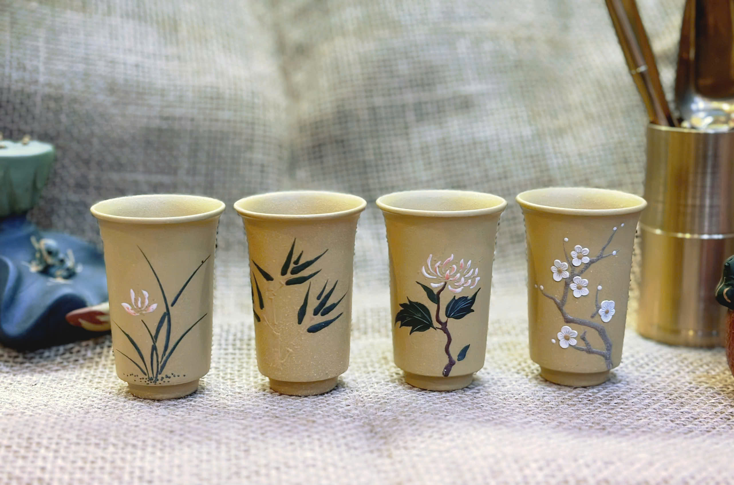 CHÉN TRÀ THƯỞNG HƯƠNG MAI LAN CÚC TRÚC ĐOÀN SA - DUNG TÍCH 50ML - VIỆT LONG TRÀ