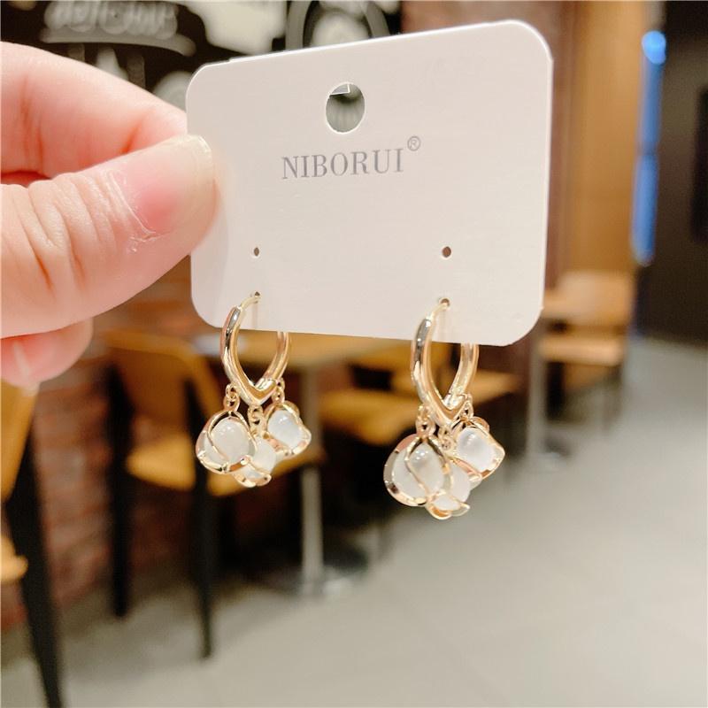 Khuyên tai gài đính hạt châu kiểu dáng thanh lịch bông tai xinh Jennie Accessories T018