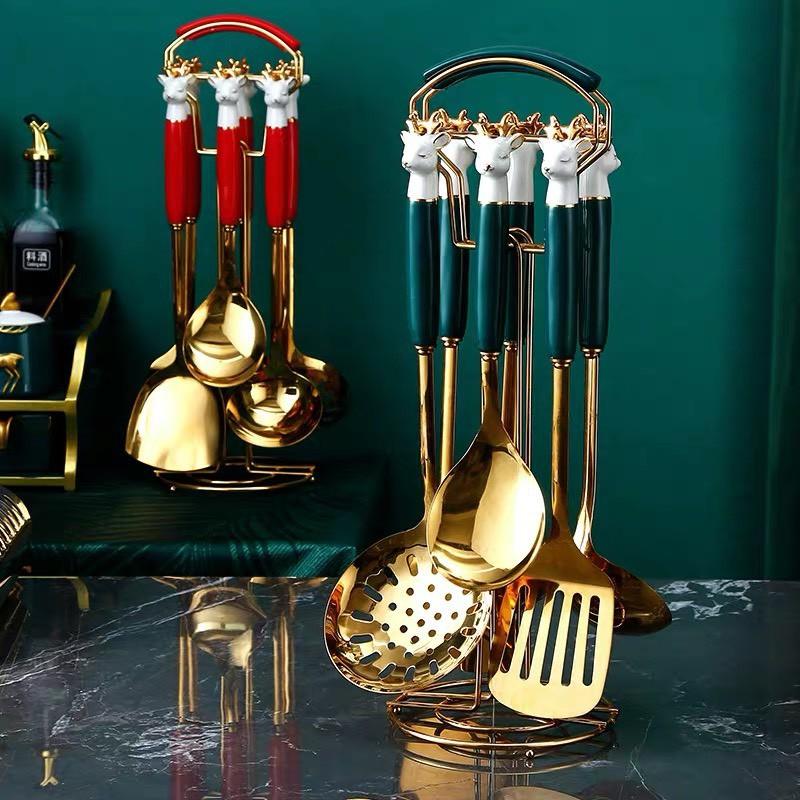 Bộ dụng cụ nấu ăn nhà bếp treo muôi muỗng sạn bằng vàng 6 món - Set giá sạn hươu vàng treo mạ vàng
