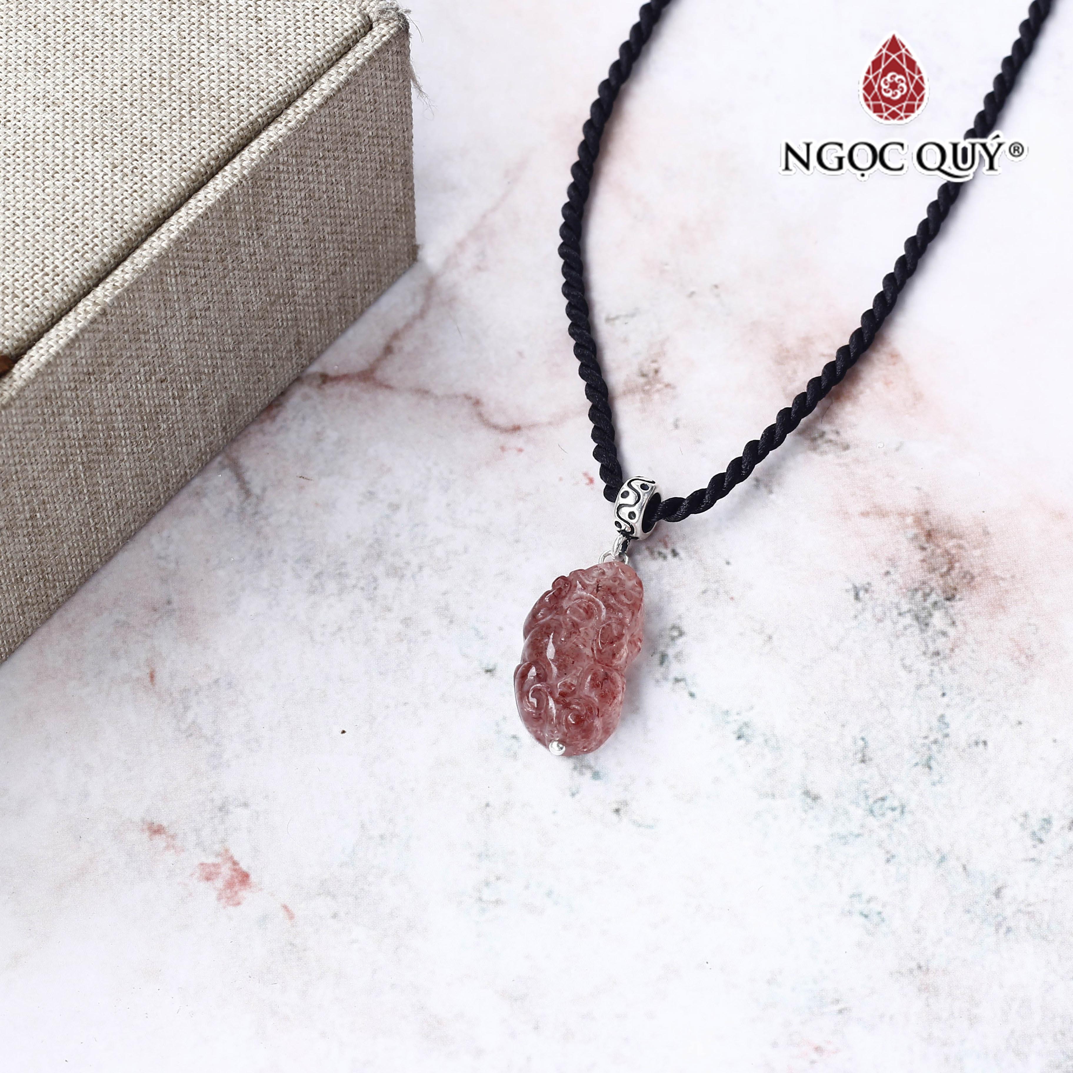 Mặt dây chuyền tỳ hưu thạch anh dâu hợp mệnh hỏa, thổ - Ngọc Quý Gemstones