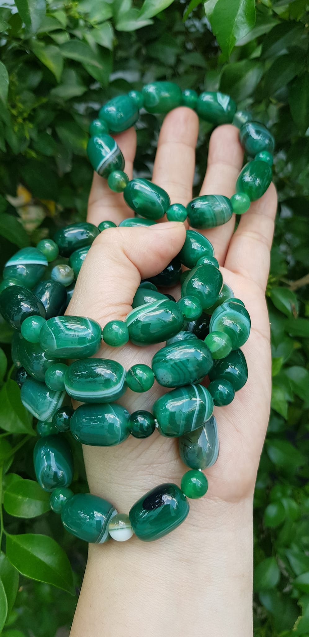 Vòng tay nữ đá mã não xanh cánh sen đậm phối kiểu hạt thống hạt tròn Size hạt 13mm Màu xanh cánh sen đậm vân tự nhiên rẻ xinh đẹp ạ